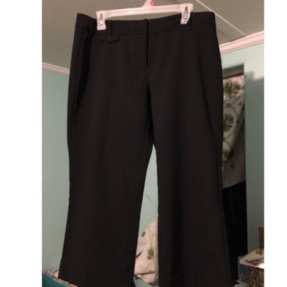 Black sleek Capri slacks!